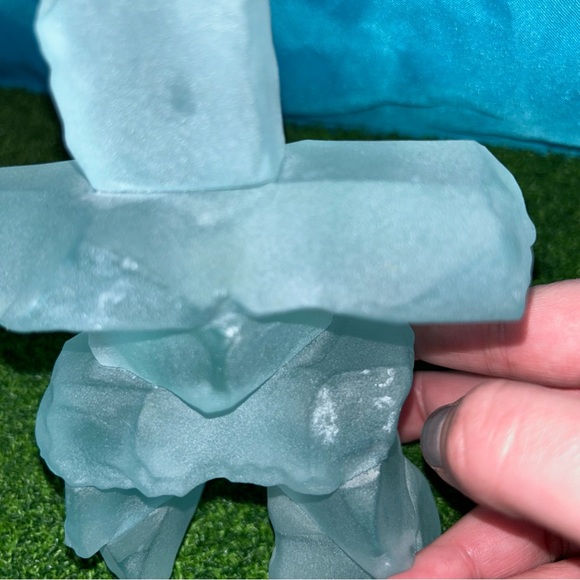 Canadian Inukshuk vintage frosted jade glass figure minor wear. 6in tall x 6in - Picture 7 of 8